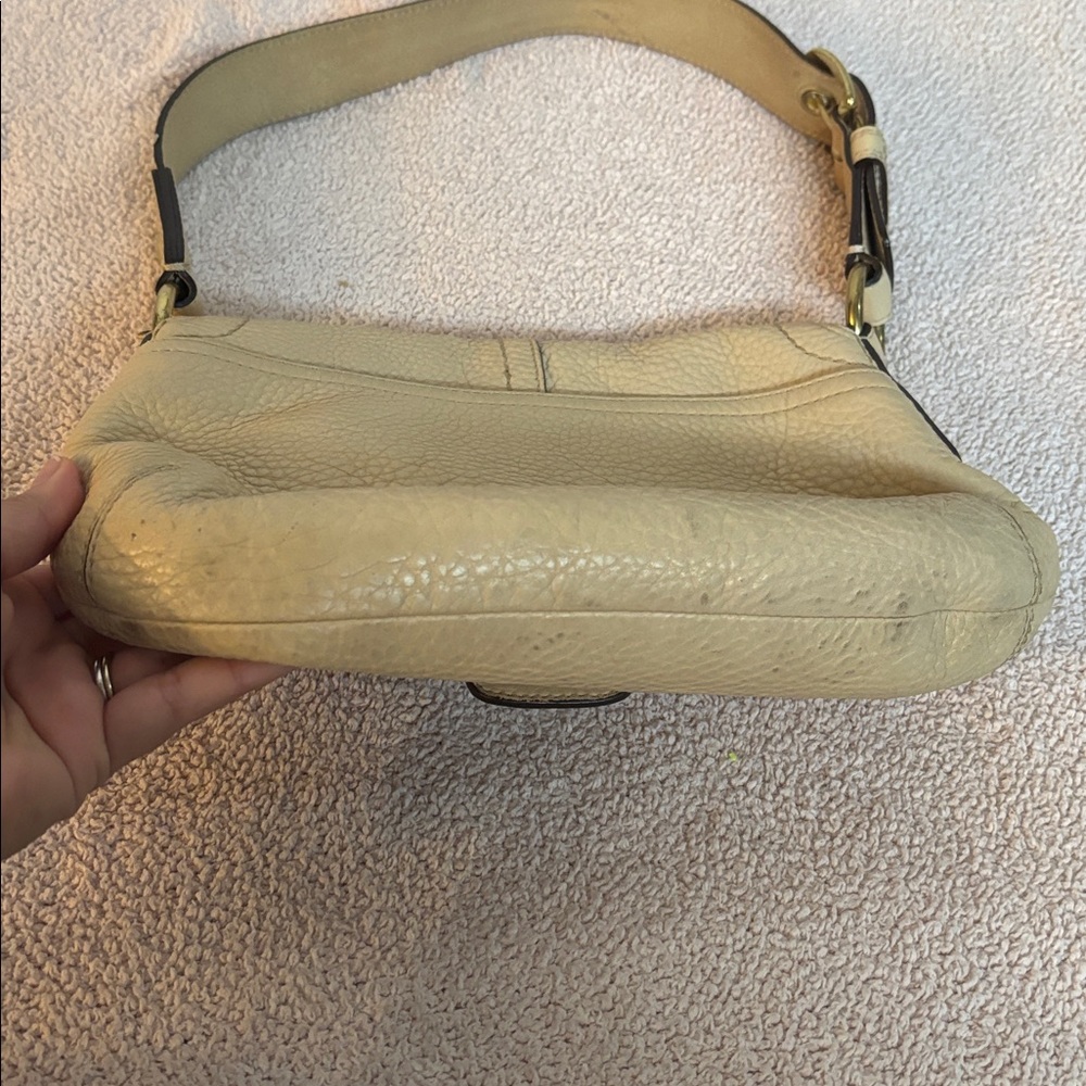 Coach Cream Leather Shoulder Bag - Picture 5 of 13